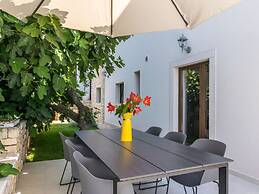 Villa Irma Comfortable Holiday Residence