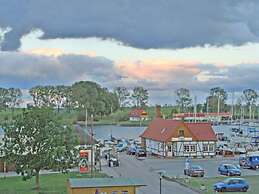 Lake View Modern Retreat