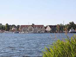 Lake View Modern Retreat