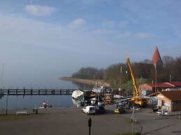 Lake View Modern Retreat