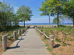 Lake View Modern Retreat