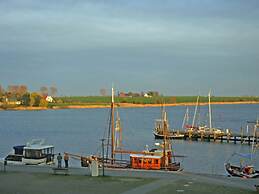 Lake View Modern Retreat