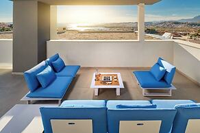 Exclusive pool villa with view