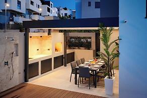 Exclusive pool villa with view