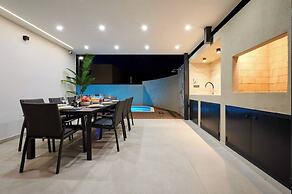 Exclusive pool villa with view