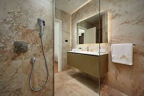 Exclusive pool villa with view