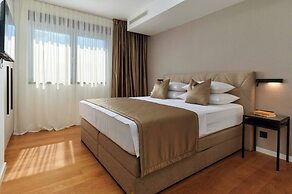 Exclusive pool villa with view