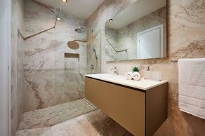 Exclusive pool villa with view