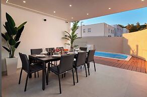 Exclusive pool villa with view