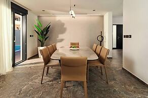 Exclusive pool villa with view