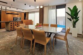 Exclusive pool villa with view