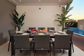 Exclusive pool villa with view