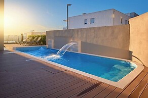 Exclusive pool villa with view