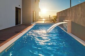 Exclusive pool villa with view