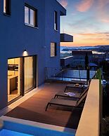 Exclusive pool villa with view