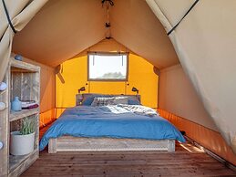 Nice Safari Tent With Bathroom on a Holiday Park Near Lauwersmeer Nati