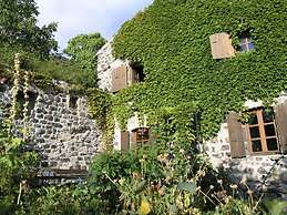 Holiday Home Mirabel Sous les Roches