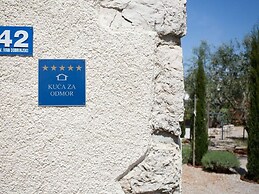 House of Olives Comfortable Holiday Residence