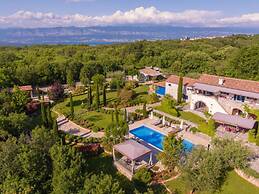 House of Olives Comfortable Holiday Residence