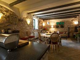 House of Olives Comfortable Holiday Residence