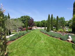 House of Olives Comfortable Holiday Residence