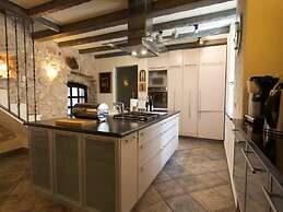 House of Olives Comfortable Holiday Residence