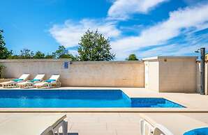 Nicole Comfortable Holiday Residence