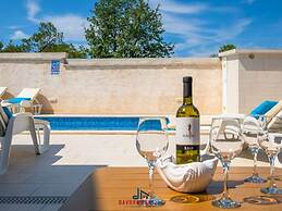 Nicole Comfortable Holiday Residence