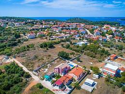 Nicole Comfortable Holiday Residence