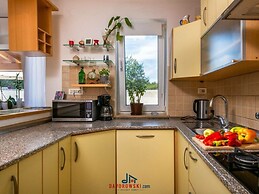 Nicole Comfortable Holiday Residence