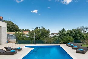 Sandi Comfortable Holiday Residence