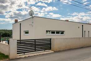 Sandi Comfortable Holiday Residence