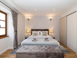 Amazing Villa With Pool, Wellness and Stunning View