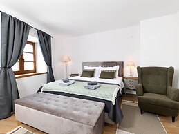 Amazing Villa With Pool, Wellness and Stunning View