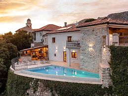 Amazing Villa With Pool, Wellness and Stunning View