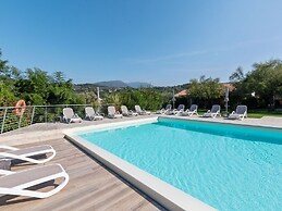 Comfortable Apartment in Garda With Swimming Pool