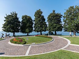 Comfortable Apartment in Garda With Swimming Pool