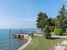 Comfortable Apartment in Garda With Swimming Pool