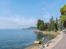 Comfortable Apartment in Garda With Swimming Pool