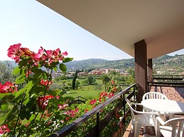 Comfortable Apartment in Garda With Swimming Pool