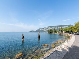 Comfortable Apartment in Garda With Swimming Pool