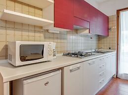 Comfortable Apartment in Garda With Swimming Pool