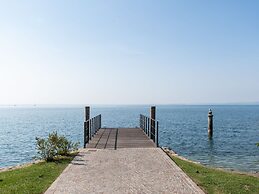 Comfortable Apartment in Garda With Swimming Pool