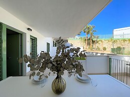 Belvilla by OYO Apartamento Moja!car