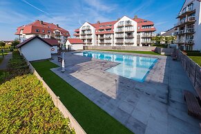 Green Garden Poolside Stay