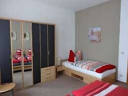 2 am Lustgarten Modern Retreat