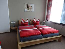 2 am Lustgarten Modern Retreat