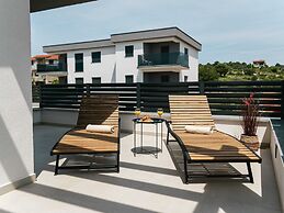 Villa La Ze - Three Bedroom Villa With Swimming Pool