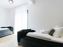 Villa La Ze - Three Bedroom Villa With Swimming Pool