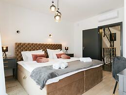 Villa La Ze - Three Bedroom Villa With Swimming Pool